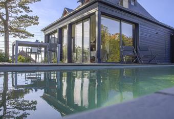 Cigognes trouville has Balcony rooms