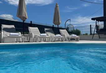 Apartments Antini has Balcony rooms