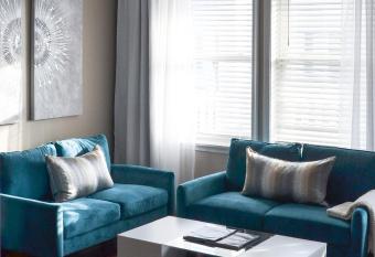 Beautiful 2 bedroom 1 bathroom apartment with patio and deck has Balcony rooms