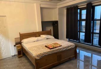 BAFFOUR APARTMENTS has Balcony rooms