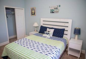 Spacious, luxurious 2bdr/2bath condo - LakeTown Wharf has Balcony rooms