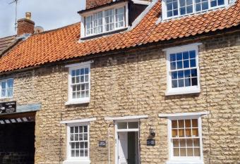 Bluebird Cottage allows 18 year olds to book a room