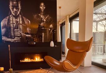 Coline en Provence allows 18 year olds to book a room