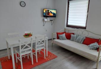 Apartman Emanuel has Balcony rooms