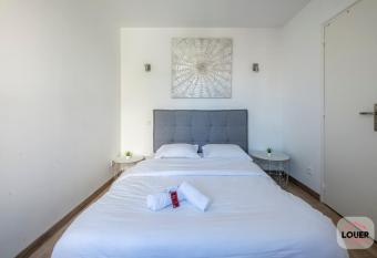 Dolmen 4 Calme et Confortable Tours allows 18 year olds to book a room