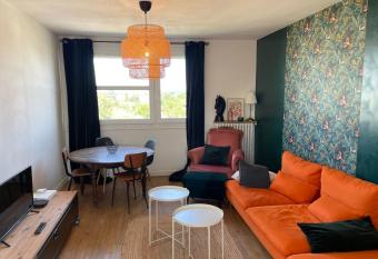 Les Lys Lumineux   l  gant Raffin   Tours allows 18 year olds to book a room