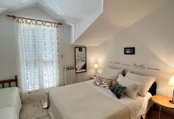 Gorana apartman with swimming pool has Balcony rooms