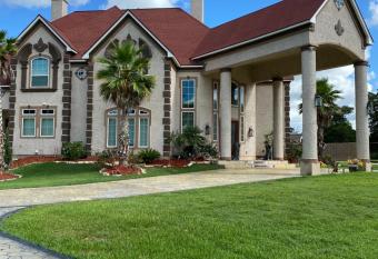 LUXURY MANSION RENTAL IN HOUSTON TEXAS 6 Bedrooms has Balcony rooms