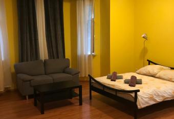 De luxe 4 May Plaza allows 18 year olds to book a room