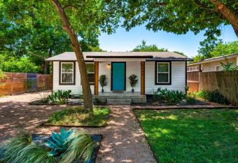 New! Entire House, 5 Minutes from downtown allows 18 year olds to book a room