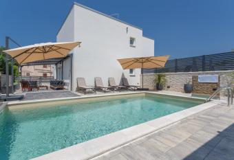 Villa Rita has Balcony rooms