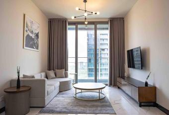 2 Master 5 Min To D1 Pool & Bbq has Smoking rooms