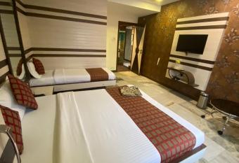 Shubhanjali Palace By WB Inn allows 18 year olds to book a room