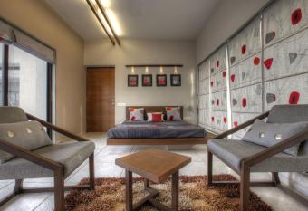 Kings Villa has Balcony rooms