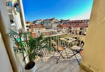 Incredibile Appartamento Fronte Mole has Balcony rooms