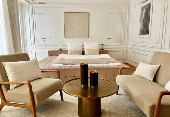 Hotel Particulier La Defense - Boutique Hotel Paris has Balcony rooms