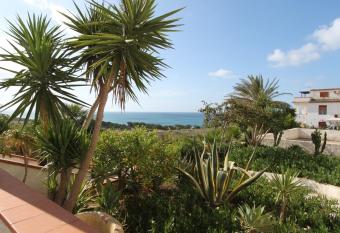 La Vecchia Marina sul mare has Balcony rooms