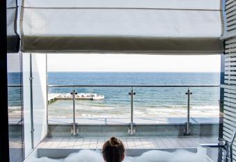 Sanatorium Uzdrowiskowe Ba  tyk allows 18 year olds to book a room