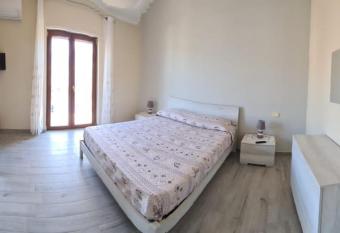 Casa Vacanze La Voce del Mare has Balcony rooms