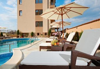 Stanny Court ApartHotel has Balcony rooms