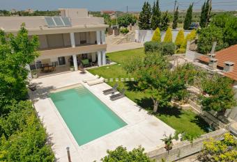 Blue Sky Villa in Crete has Balcony rooms