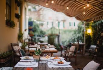 Hotel Villa Gloria has Balcony rooms