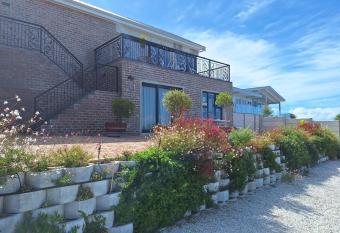 41 on Siffie allows 18 year olds to book a room