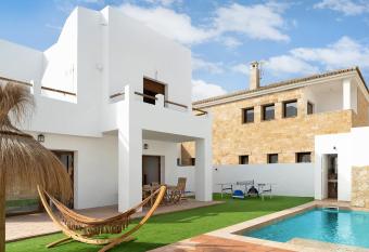 Villa Tahona has Balcony rooms