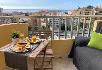 Preciosas habitaciones en la casa de May allows 18 year olds to book a room