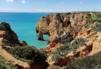 Geovani&Galla allows 18 year olds to book a room