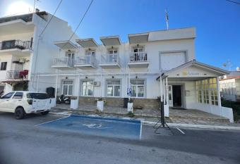 Hotel Anthousa allows 18 year olds to book a room