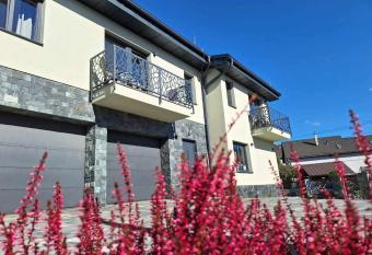 Apartm  ny Zaky has Balcony rooms