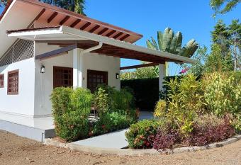 Casa Hibiscus allows 18 year olds to book a room