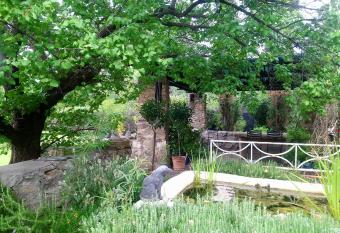 Black Cottage has Balcony rooms