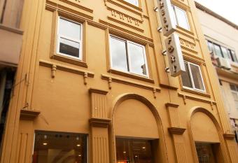 CityRest Fort allows 18 year olds to book a room