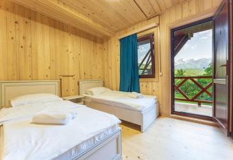 Guest House - Mare allows 18 year olds to book a room