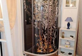 Superbe Studio balcon bord de mer centre (Ad  le) allows 18 year olds to book a room