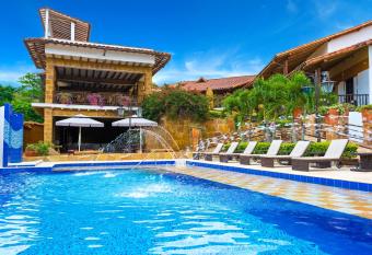 Posada Sue  os de Antonio allows 18 year olds to book a room