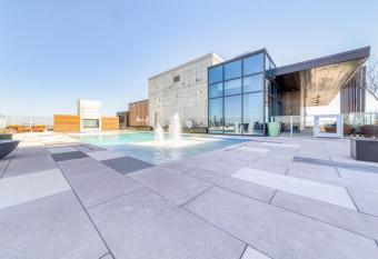 Big Bend at Natiivo Luxurious Rainey Street condo with private lake view balcony, rooftop, pool and gym, sleeps 6 allows 18 year olds to book a room