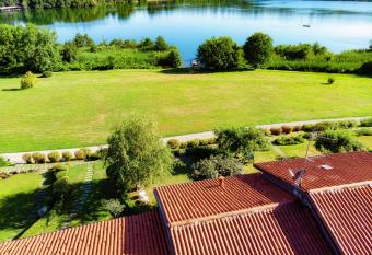 Montorfano By The Lake - My Home In Como allows 18 year olds to book a room