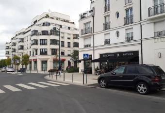 Le Debussy has Balcony rooms