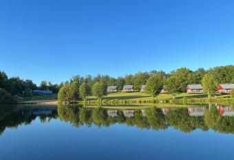 Chalet sur bord de l eau has Balcony rooms