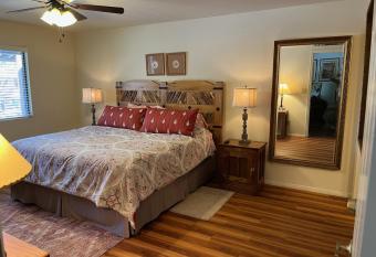 Pinescape Condo has Balcony rooms