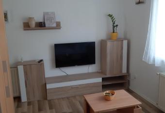 Apartman Domini   allows 18 year olds to book a room