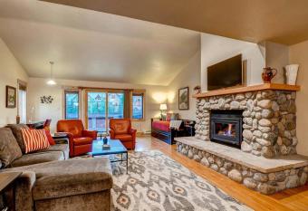 Mainridge Townhome B has Balcony rooms