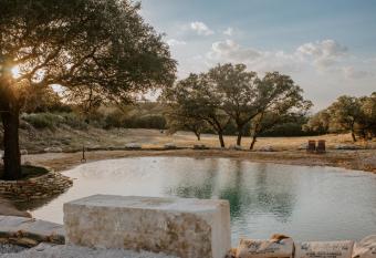 The Roost Farmhaus on 20 acres, hill country view, firepit, swimming hole has rooms with a private hot tub