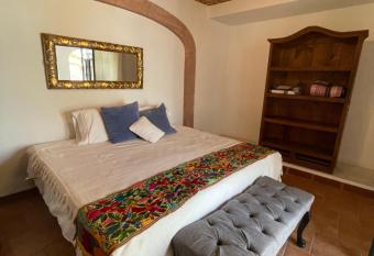 Hotel Casa To  ita allows 18 year olds to book a room