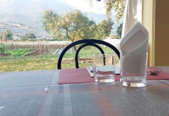 AZIENDA AGRITURISTICA LA VECCHIA QUERCIA has Smoking/Balcony rooms