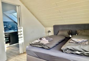 G  stezimmer Beate Rheda Wiedenbr  ck allows 18 year olds to book a room