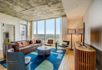 Natiivo Austin Bluebonnet has Balcony rooms